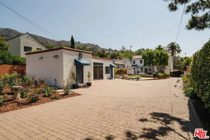 1565 N Columbus Avenue, Glendale, California 91202