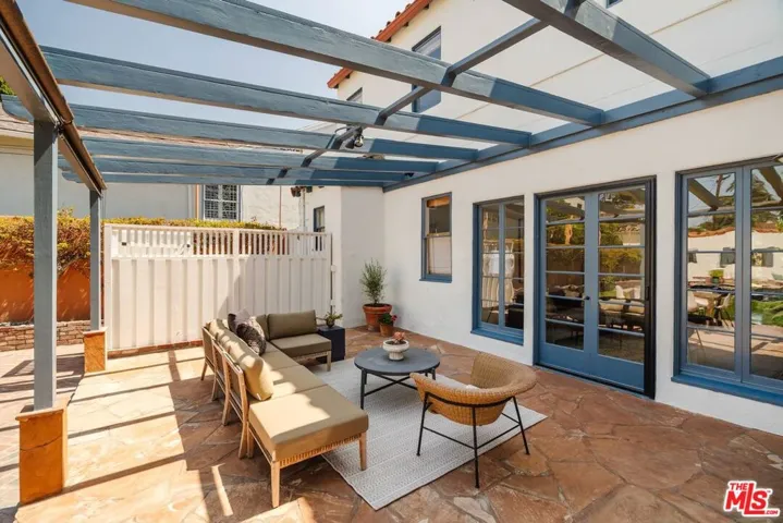 1565 N Columbus Avenue, Glendale, California 91202
