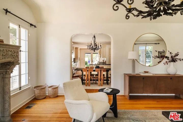 1565 N Columbus Avenue, Glendale, California 91202