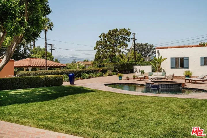 1565 N Columbus Avenue, Glendale, California 91202