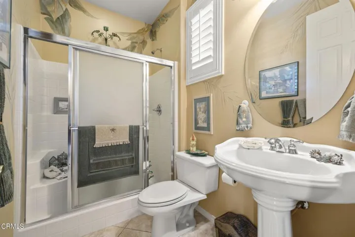 39-web-or-mls-Upmarketmedia_2065Lon-171