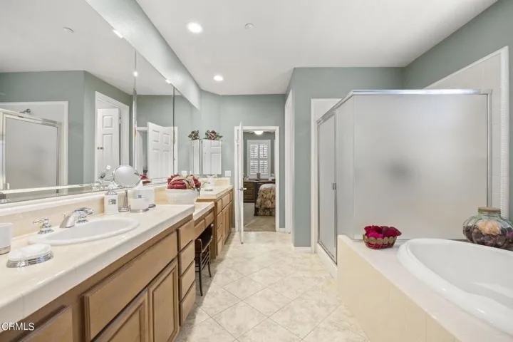 33-web-or-mls-Upmarketmedia_2065Lon-147