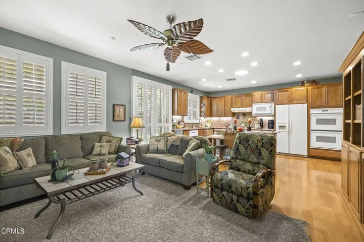 27-web-or-mls-Upmarketmedia_2065Lon-123