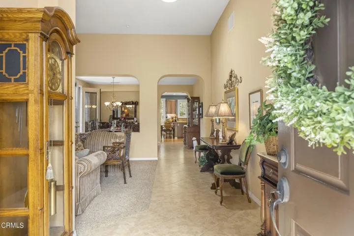 7-web-or-mls-Upmarketmedia_2065Lon-21