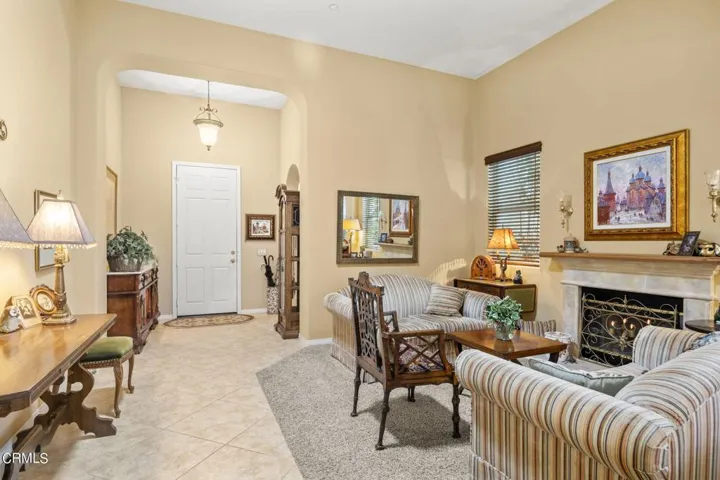 9-web-or-mls-Upmarketmedia_2065Lon-27