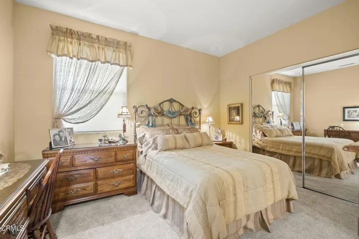 36-web-or-mls-Upmarketmedia_2065Lon-159