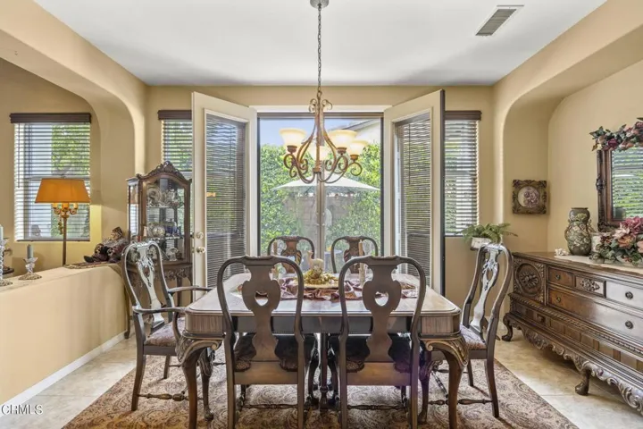 16-web-or-mls-Upmarketmedia_2065Lon-59