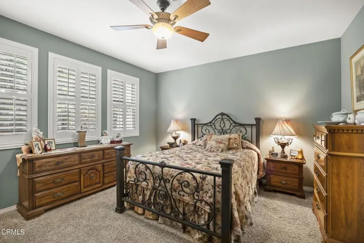 30-web-or-mls-Upmarketmedia_2065Lon-138
