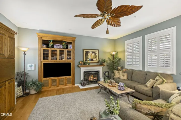 25-web-or-mls-Upmarketmedia_2065Lon-114
