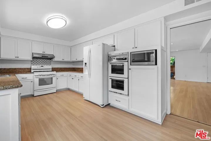 Granite kitchen