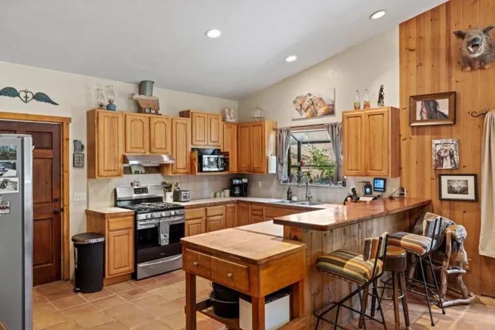 20215 Cachagua Road, Carmel Valley, California 93924