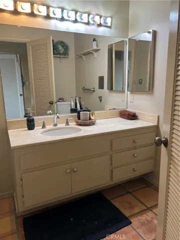 Plenty of counter space for bath toiletries