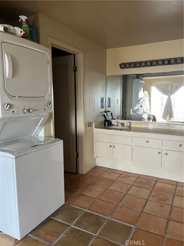 NEW washer/dryer in unit!