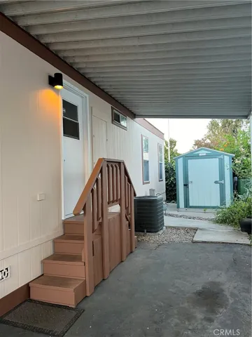 32 Canterbury Drive, Northridge, California 91324