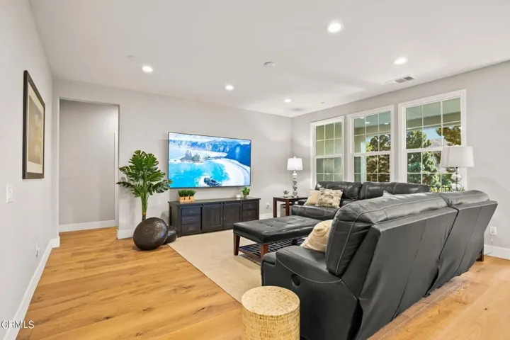 11-web-or-mls-Upmarketmedia_344Chi-6