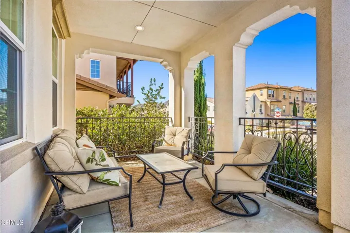 43-web-or-mls-Upmarketmedia_344Chi-42
