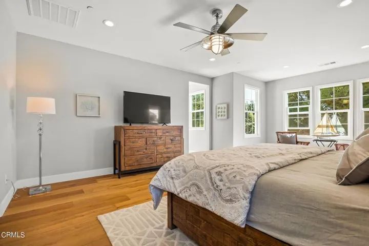 26-web-or-mls-Upmarketmedia_344Chi-24
