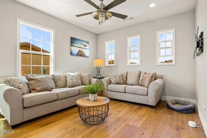 40-web-or-mls-Upmarketmedia_344Chi-33