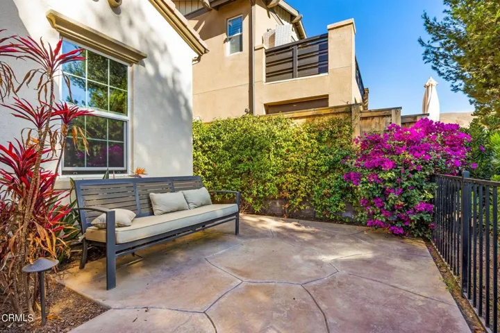 47-web-or-mls-Upmarketmedia_344Chi-46