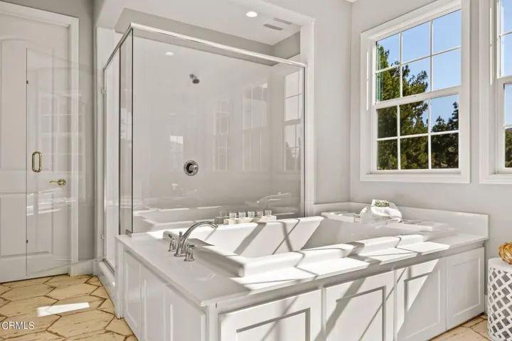 31-web-or-mls-Upmarketmedia_344Chi-29