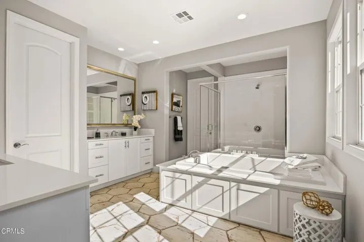 29-web-or-mls-Upmarketmedia_344Chi-27