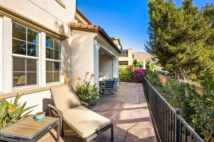42-web-or-mls-Upmarketmedia_344Chi-41