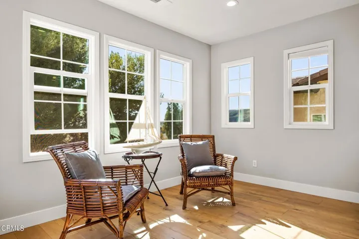 28-web-or-mls-Upmarketmedia_344Chi-25