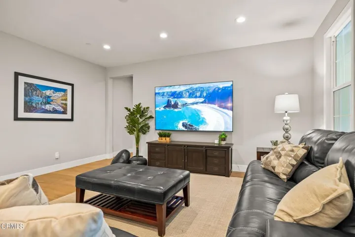 13-web-or-mls-Upmarketmedia_344Chi-12