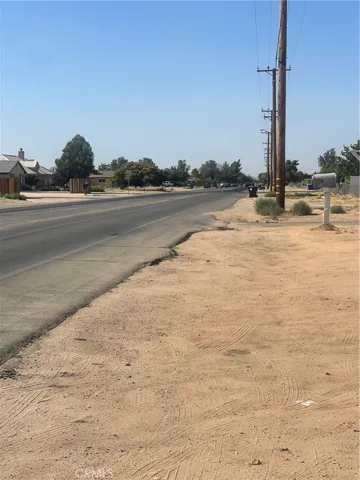 10747 Kiowa Road, Apple Valley, California 92308