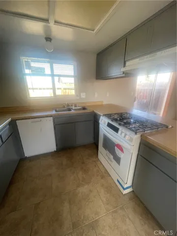 10747 Kiowa Road, Apple Valley, California 92308