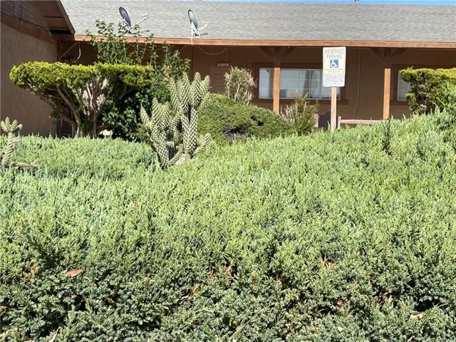 10747 Kiowa Road, Apple Valley, California 92308