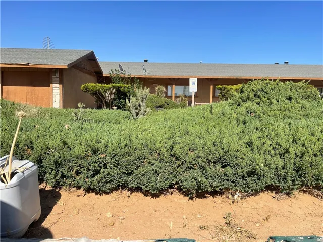 10747 Kiowa Road, Apple Valley, California 92308