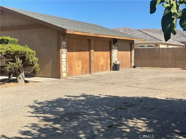 10747 Kiowa Road, Apple Valley, California 92308