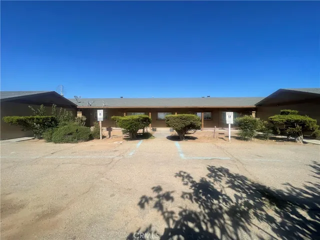 10747 Kiowa Road, Apple Valley, California 92308
