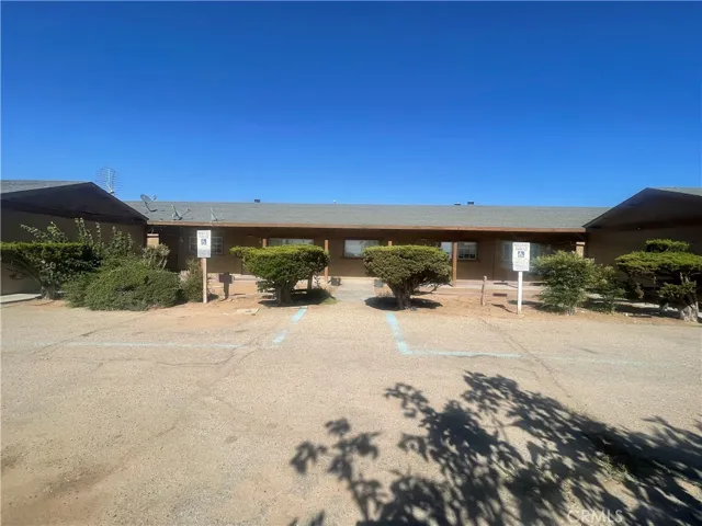 10747 Kiowa Road, Apple Valley, California 92308