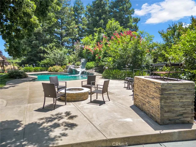 Firepit by the pool for many starlit nights!