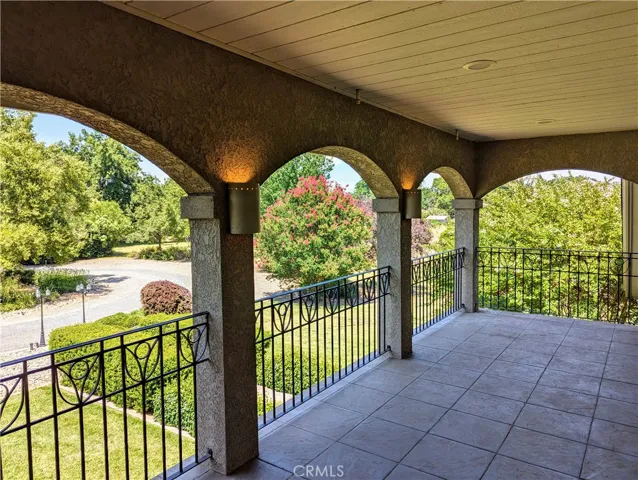 Arched balcony upstairs!