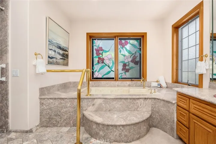Soaking tub