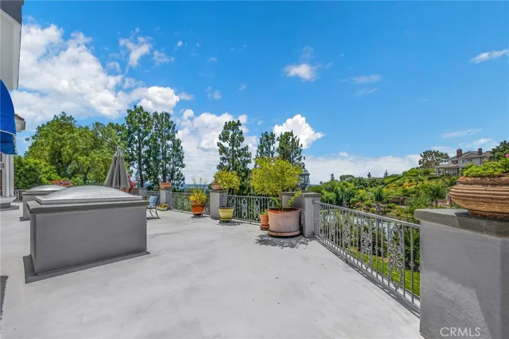Main floor huge deck for entertaining