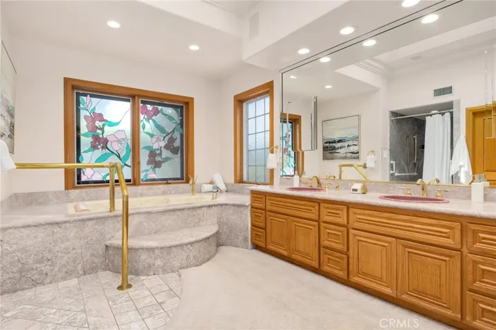 Dual sinks and master bathroom