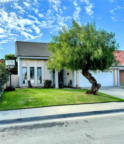 8031 Woodglen Circle, La Palma, California 90623