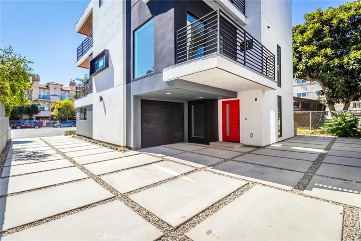 5638 Woodman Avenue, Van Nuys, California 90401