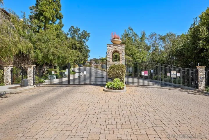 1330 Sky Ridge Ct, San Marcos, California 92078