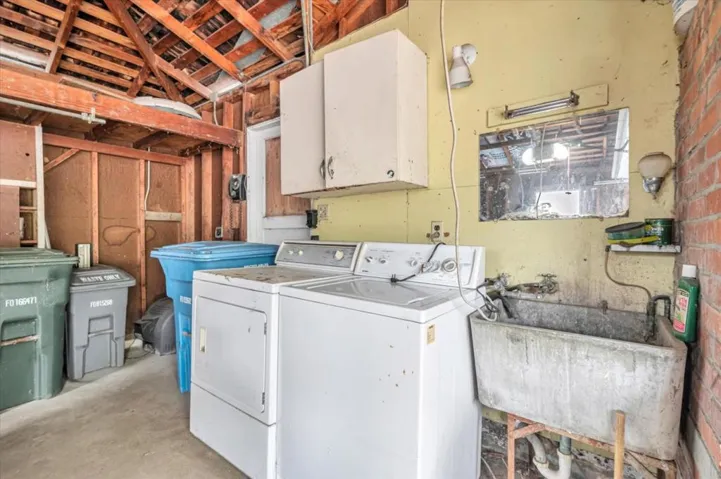 Laundry/Garage