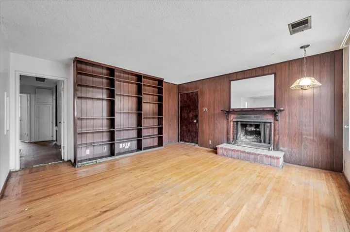 Living Room/Hall