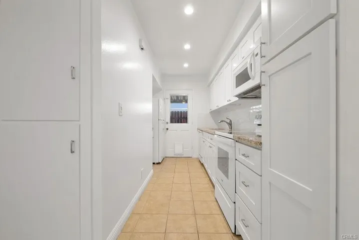 10220 Ascot Circle, Huntington Beach, California 92646