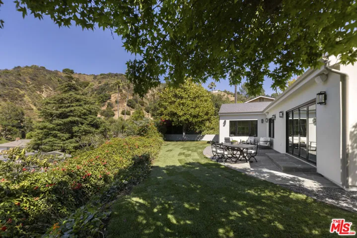 14943 Jadestone Drive, Sherman Oaks, California 91403