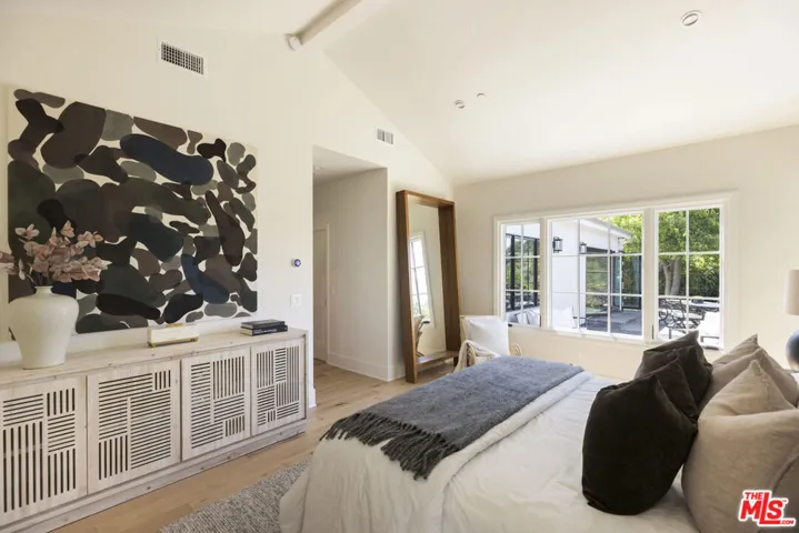 14943 Jadestone Drive, Sherman Oaks, California 91403