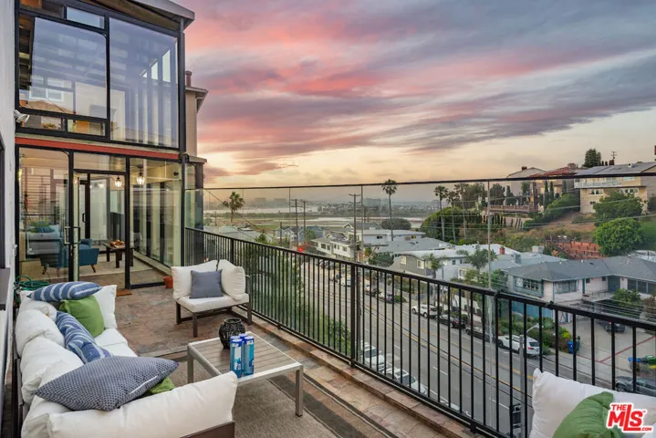 379 Fowling Street, Playa Del Rey, California 90293