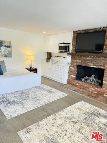 379 Fowling Street, Playa Del Rey, California 90293